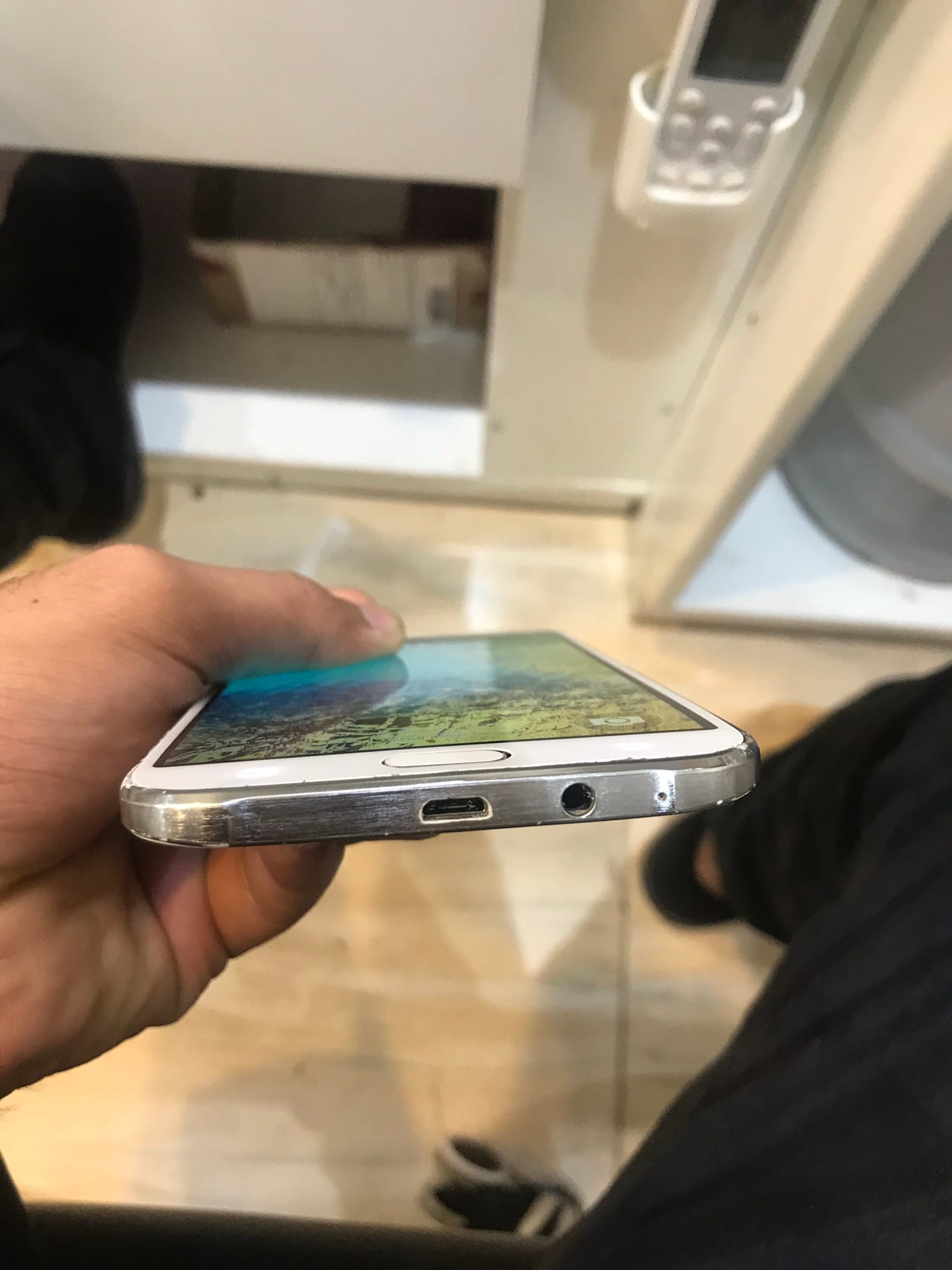E7 جلكسي
لا تنسَ أنك شاهدت هذا الإعلان في عنكبوت
للبيع الجهاز مستعمل نظيف
بدون اغراض جهاز لح...