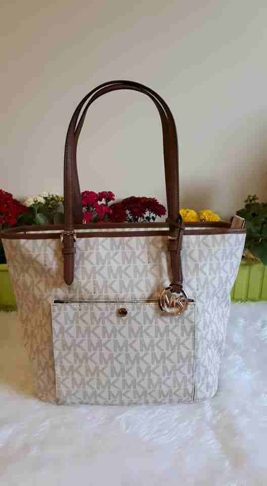 LIKE NEW MICHAEL KORS JET SET SNAP TOTE LARGE
لا تنسَ أنك شاهدت هذا الإعلان في عنكبوت
SR360(SALE)...