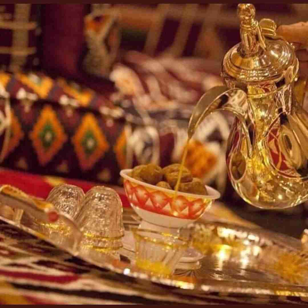 قهوجين وقهوجيات صبابين وصبابات
لا تنسَ أنك شاهدت هذا الإعلان في عنكبوت
قهوجين وقهوجيات صبابين...