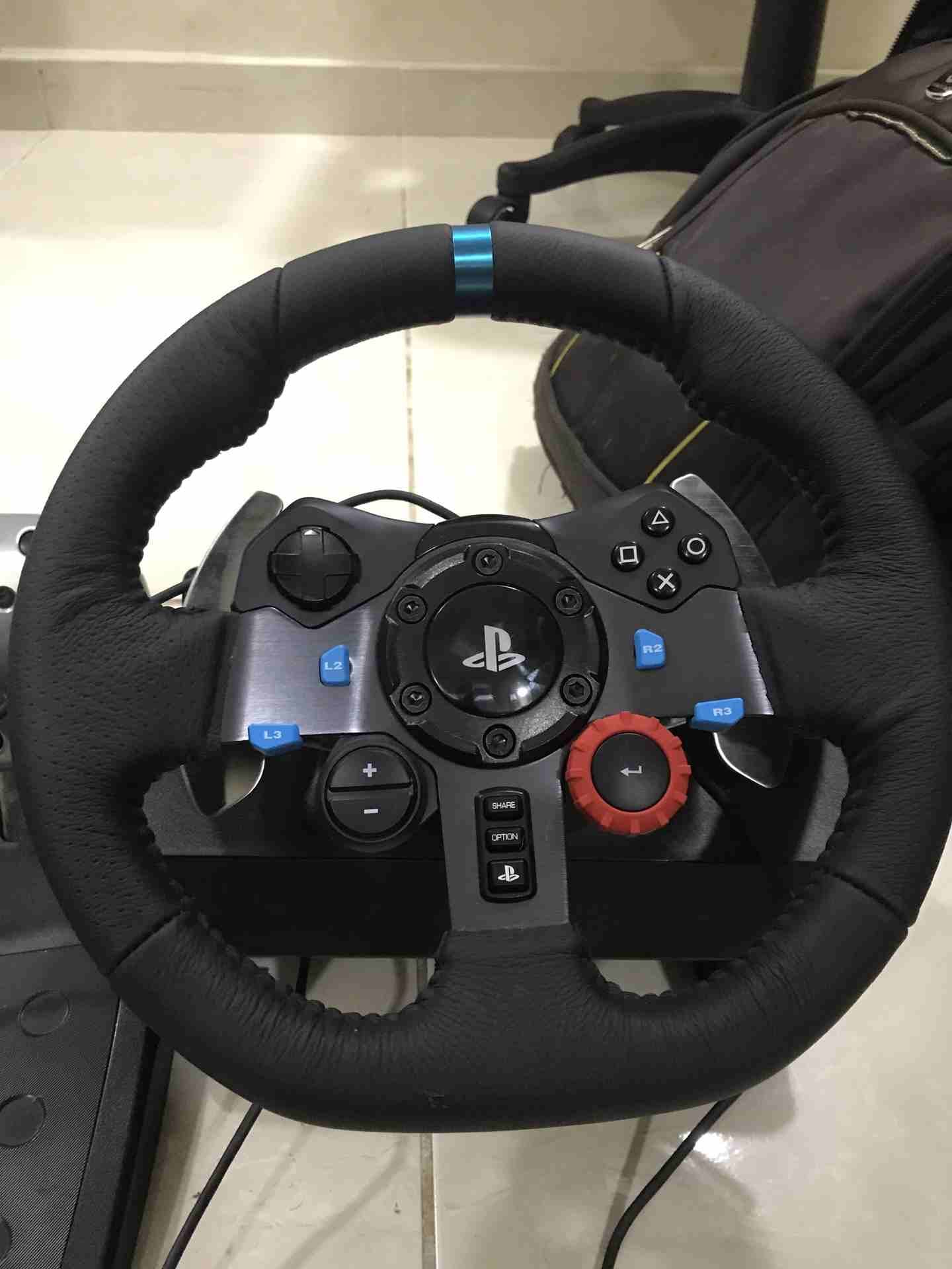 logitech G29 دركسيون للسوني 4
لا تنسَ أنك شاهدت هذا الإعلان في عنكبوت
نضيف وشغال 100٪...