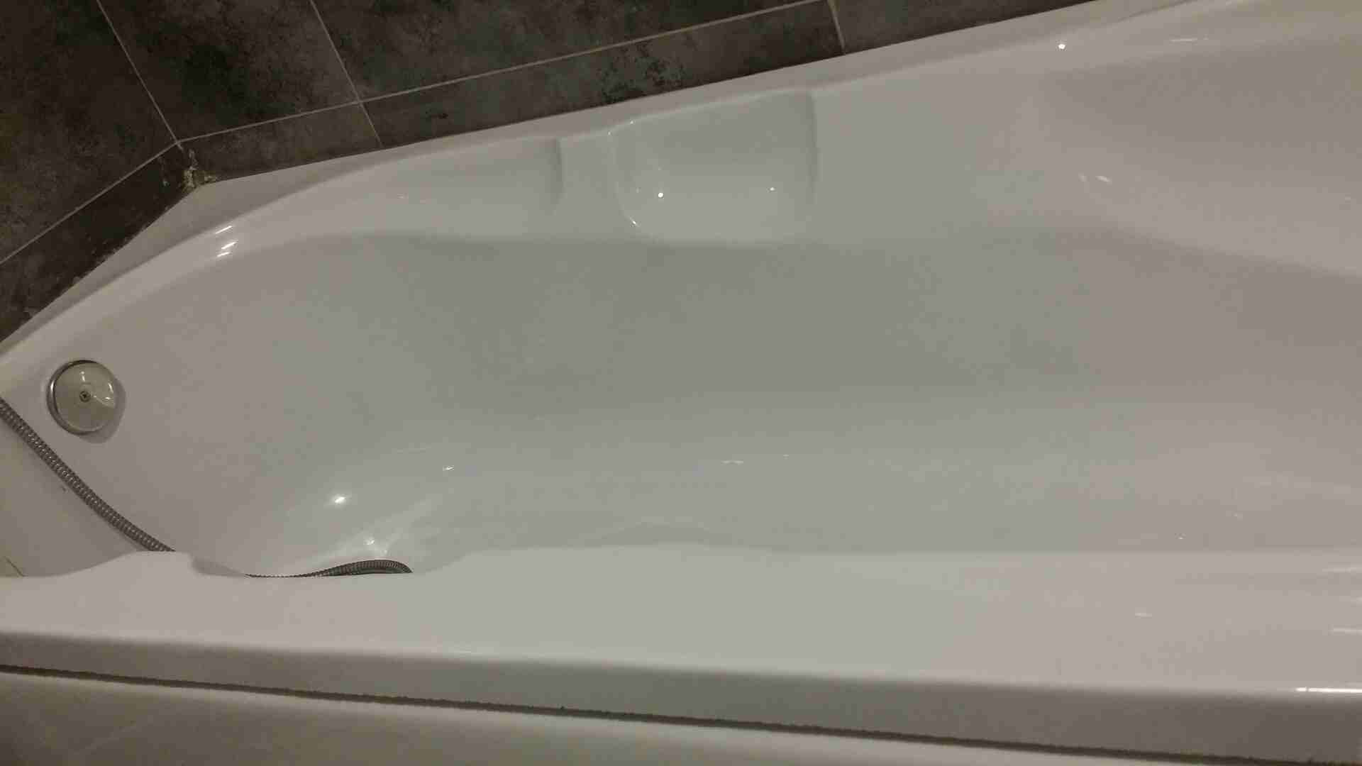 بانيو حمام
لا تنسَ أنك شاهدت هذا الإعلان في عنكبوت
عندي بانيو نظيف للبيع...