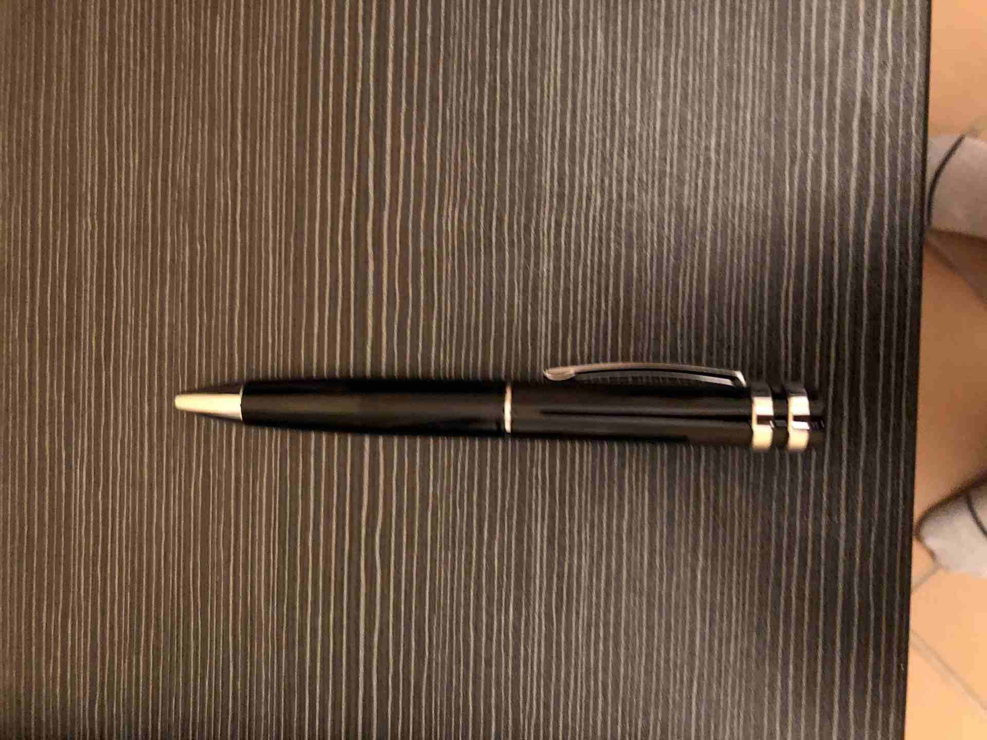 قلم ماركة Cerruti 1881 للبيع
لا تنسَ أنك شاهدت هذا الإعلان في عنكبوت
نوعية فاخرة وجميلة...