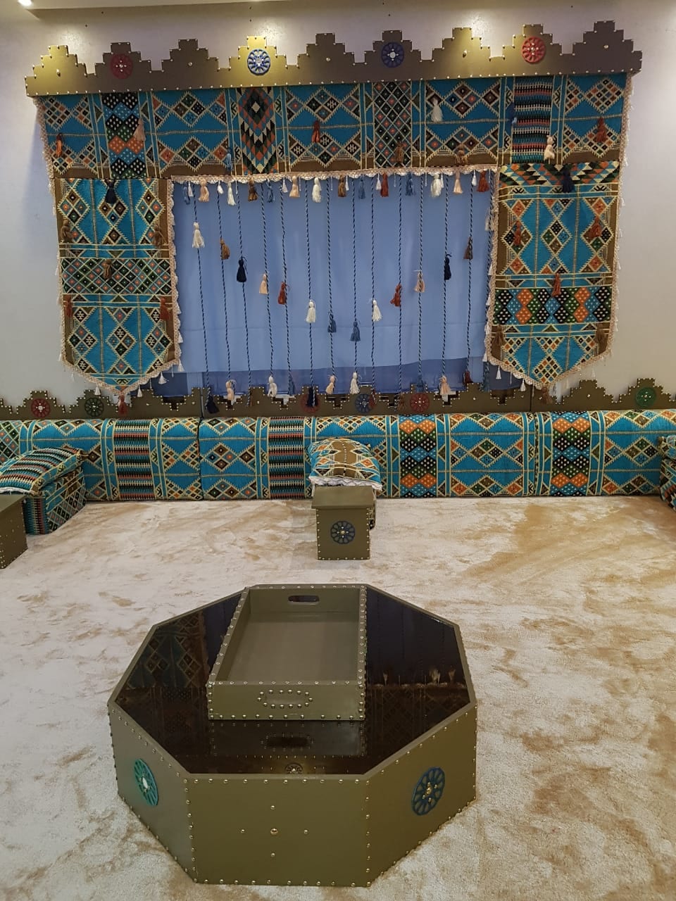الان تفصيل مجلس الخشب على الطراز الشعبي
لا تنسَ أنك شاهدت هذا الإعلان في عنكبوت
مساند خشب تفص...