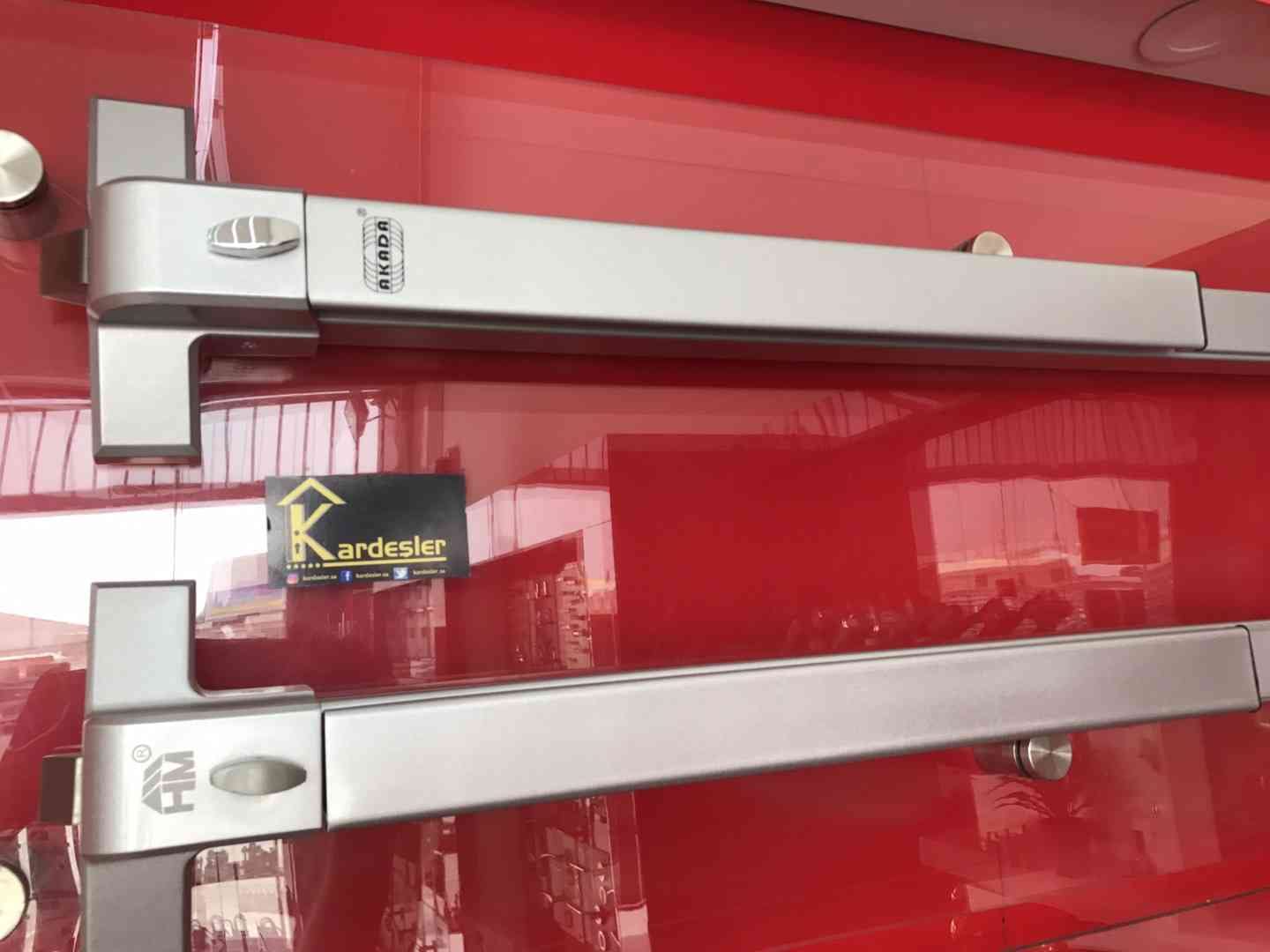 Emergency Lock كوالين و اقفال و مسكات ابواب و مخارج الطوارئ
لا تنسَ أنك شاهدت هذا الإعلان في عنكبوت...