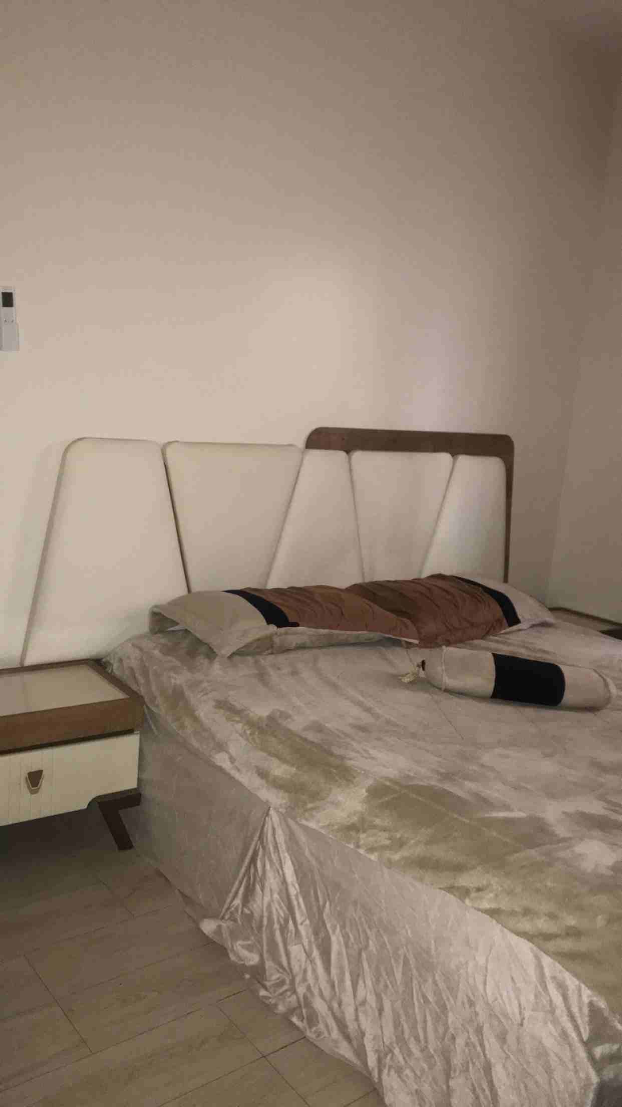 غرفة نوم كامله جديده استخدام خفيف جداً
لا تنسَ أنك شاهدت هذا الإعلان في عنكبوت
غرفة نوم كامله جدي...