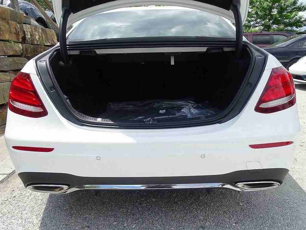 Welcome Dear Brother , My E-CLASS E 300 . 2019 Model car for sale
2019 Mercedes benz E 300
Kiometes : 3,6 18
Specs: GCC
Gearbox: Automatic
Cylinders: 4
Export tatus : Can be exported
price offe /...