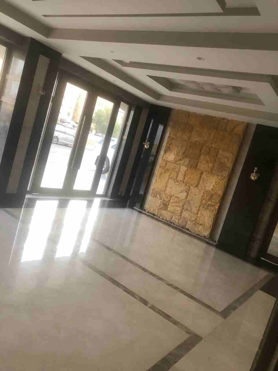 شقة روف للبيع بتفصيل معماري مميز
مساحة الغرف واسعة
قريبة من الخدمات
تتكون من 5 عدد غرف نوم
4 عدد حمام
1 صالة كبيرة
ومطبخ
و 1 عدد غرفة الخادمة
1 غرفة سائق
سطح خاص
خزان مستقل
المساح...