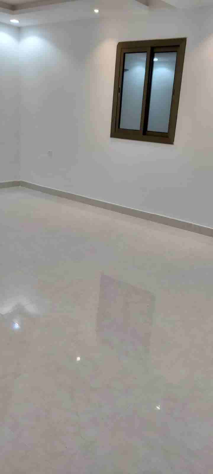 للايجار فيلا جديد حي الصالحية جده
تصميم معماري راقي
تشطيب مميز
قريبة من الخدمات
حوش واسع
غرف واسعة تتكون من 5 عدد غرف
3 عدد حمام
1 عدد صالة
ومطبخ
موقف سيارة خاص
بالاضافة الى مدخلي...