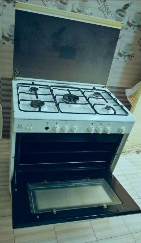 للبيع فرن إيطالي انديست 60 *90 شبه جديد نظيف جداً شريته ب 2500 ريال شغاله جميع العيون والنار ماشاء الله قويه بس واحد من مفاتيح حقت التشغيل انفك يعني بس يبيلها تركب مفتاح للعين زي ماهو موضح بالصور سبب...