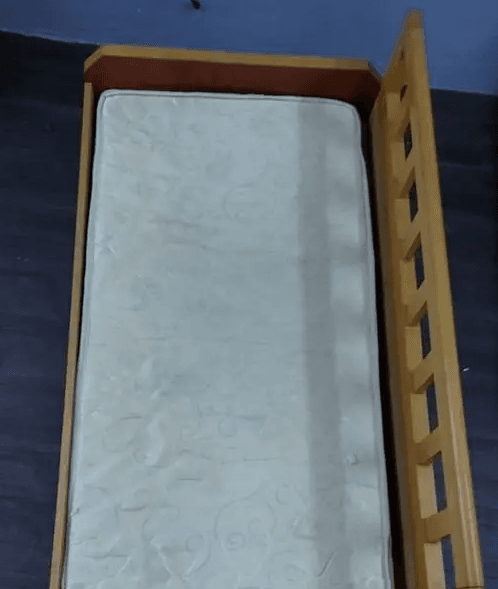 سرير اطفال بحالة ممتازة
