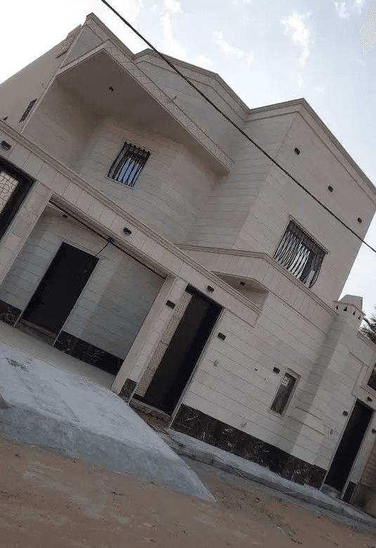 للبيع فلة بحي السلمان