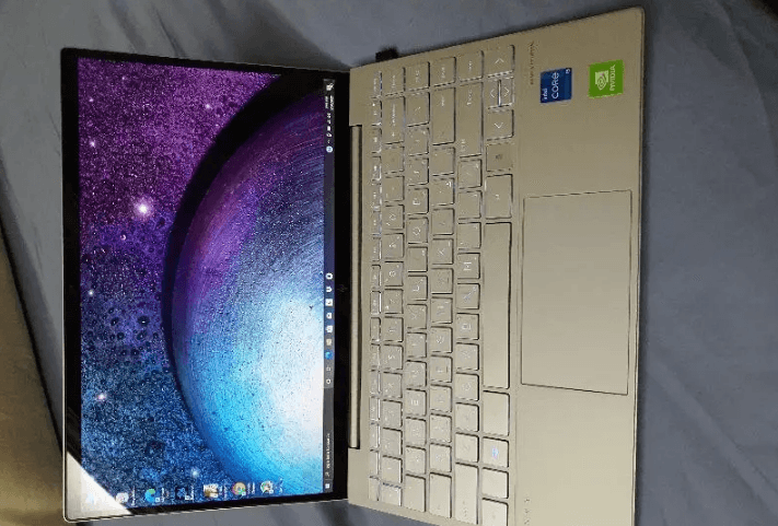 اتش بي انفي فائق النحف
للبيع لابتوب اتش بي انفي (HP Envy) نحيف و مواصفات قويه. صناعه حديد كامل مع شاشه 13.3 بوصه، معالج كور اي 5 جيل الحادي عشر و 8 قيقا رام. سعه التخزين 512 قيقا و كرت شاشه 2 قيقا م...