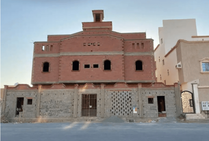 عماره عظم للبيع
العماره مكونه من دورين وملحقين
الدور الاول شقتين من ثلاث غرف وصاله ومطبخ ودورتين مياه
الدور الثاني شقتين من اربع غرف وصاله ومطبخ ودورتين مياه
الملحقين كل ملحق غرفتين وصاله ومطبخ ودورة...