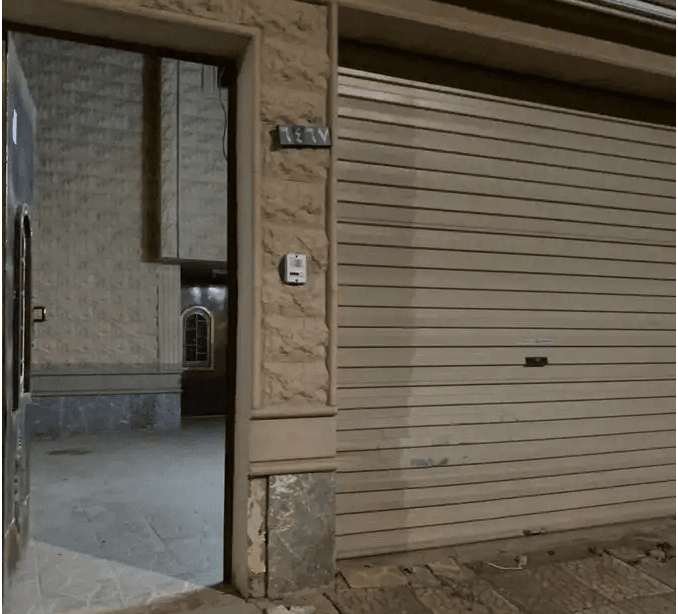 للايجار دور علوي نظيف
{ مـگـتـب الـعـلـيّــط لـلـعـقـارات والاسـتـثـمـارات }
للايجار دور علوي حي العكيرشه خلف قصر العزيزيه
مكون من /
( حوش - مدخل سياره - مجلس - مطبخ ومستودع-صاله - غرفتين نوم - غرفه ب...