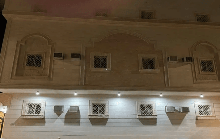 شقه للايجار - حى الرانوناء
-بالقرب من جميع الخدمات وممشى الهجره
-خلف محطة الخليج
-الدور الثالث
-يوجد مصعد
-موقف خاص للمستاجر
-مدخل رجال ومدخل نساء
-مكونه من3 غرف و صاله و مطبخ وعدد 2 دورات مياه
-المي...