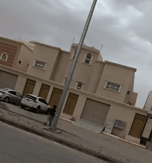 شقه ارضيه كبيره
شقه ارضيه شمال المنصوريه أ
قطعه 948
جديده مستاجر واحد
المداخل والسطح مستقل
ومدخل سياره وحوش
ثلاث غرف نوم
دورتين مياه
ومطبخ ومستودع
مجلس رجال ومقلط