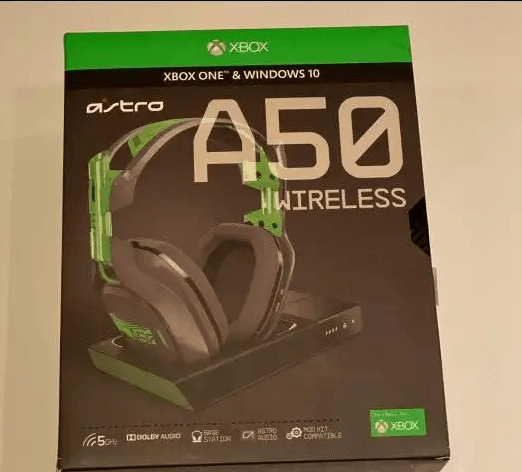 سماعه استرو a50
a50 wireless إصدار 3
من ستديو دولبي محيطي 7.1
غنيه عن التعريف السماعه شبه جديده شحنها يدوم فوق 15 ساعه شحنها سريع تقدر تعدل عليها على مزاجك من البرنامج الخاص فيها . السماعه نظيفه...