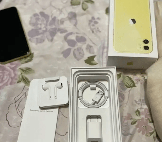 ايفون 11 اصفر مخزن كررت 256 بطارية 100